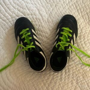 Adidas size 12.5 soccer cleats